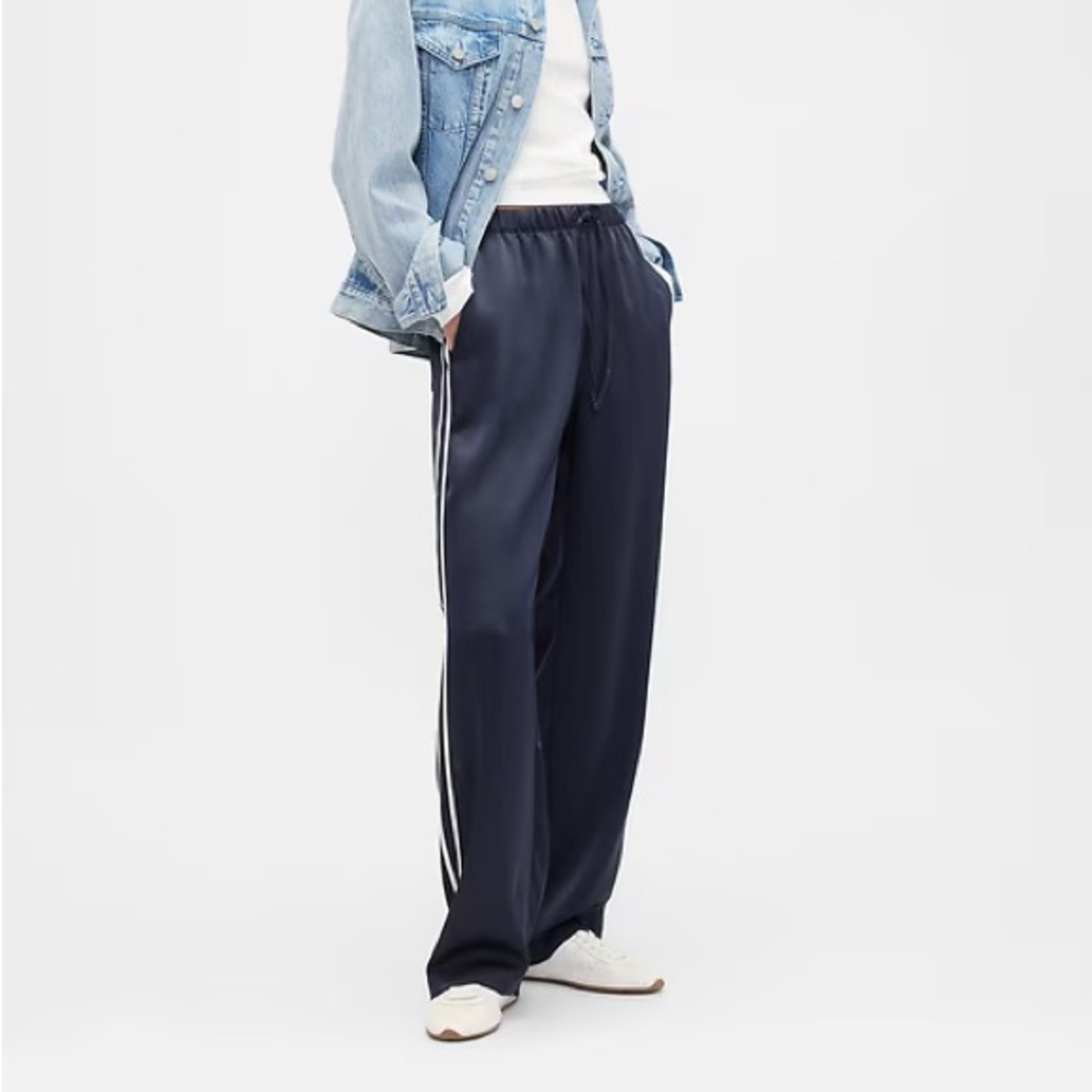 Gap Relaxed Satin Straight-Leg Crop Pants